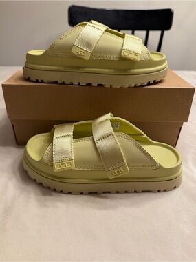 NIB! UGG Kids GoldenGlow Slides in Golden Apple, sz 3